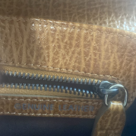 Tod’s tan leather baguette style bag in EUC - Picture 7 of 7